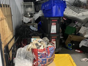 10 x 15 storage unit in Los Angeles, CA