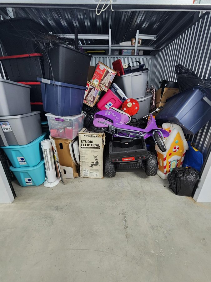 10 x 10 storage unit in Lombard, IL