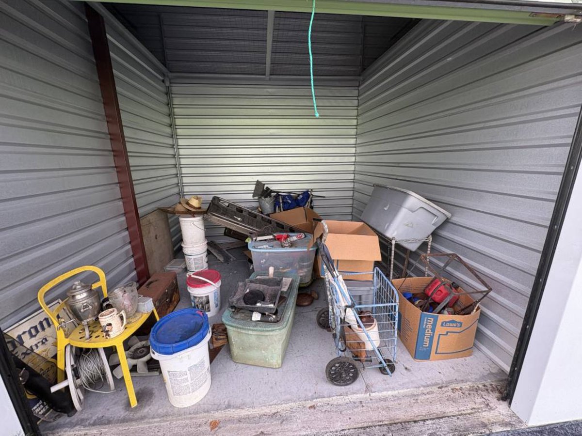 10 x 10 storage unit in Riverview, FL