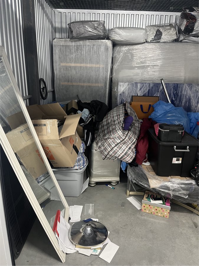10 x 10 storage unit in Los Angeles, CA