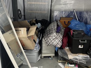 10 x 10 storage unit in Los Angeles, CA