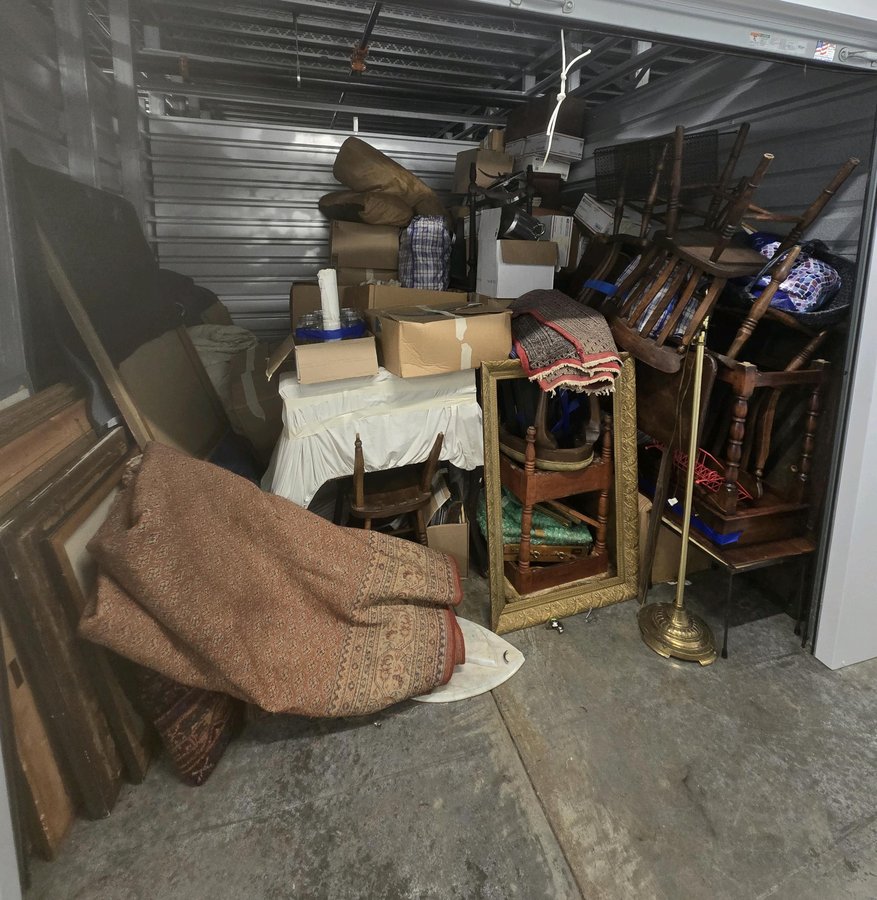 10 x 10 storage unit in Kingston, NY