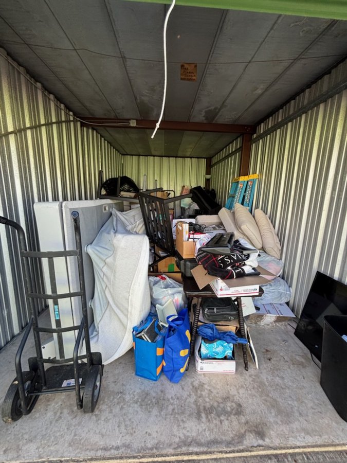 10 x 20 storage unit in Cranbury, NJ