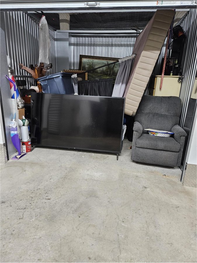 10 x 10 storage unit in Bloomfield, NJ