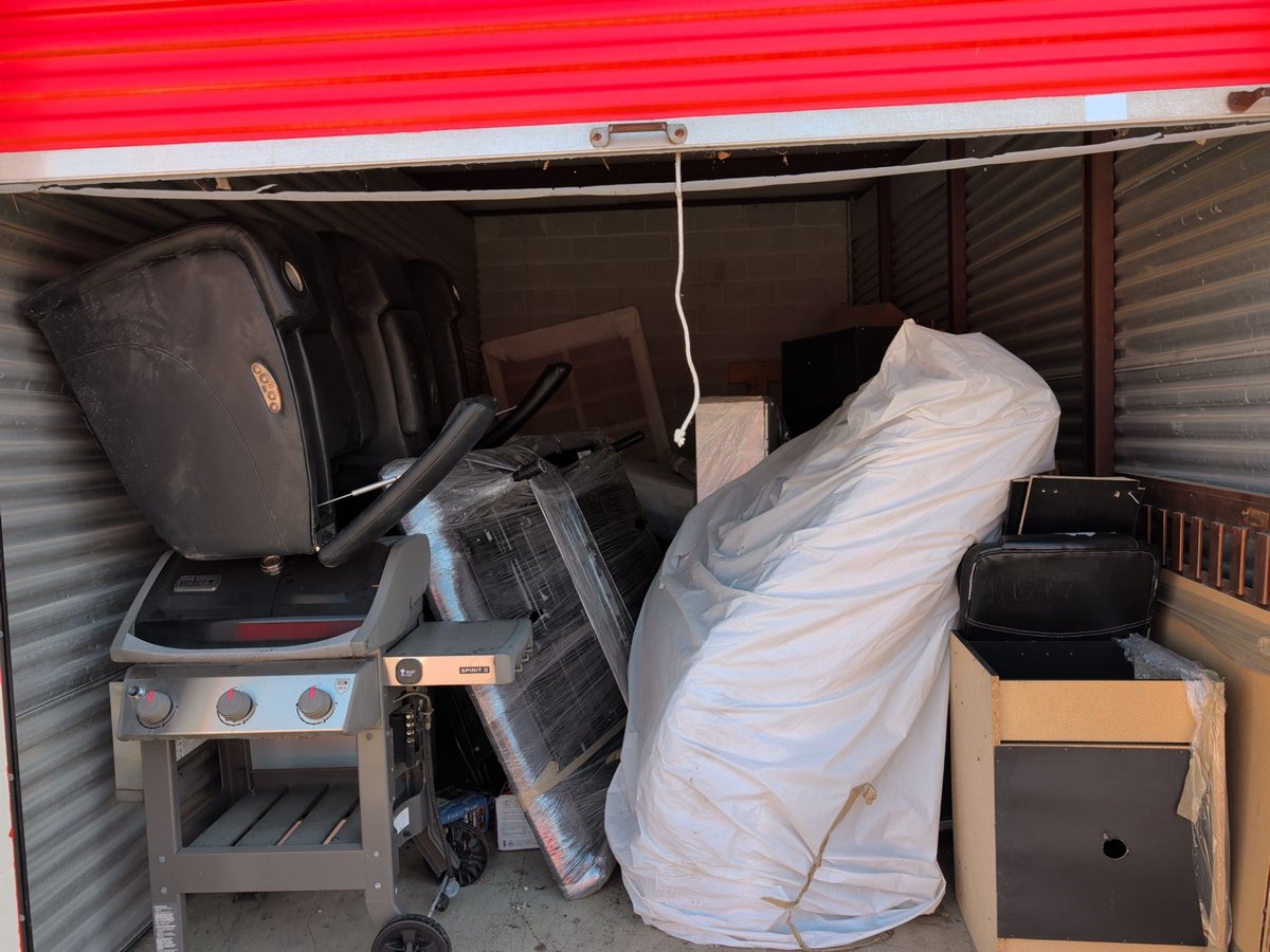 10 x 20 storage unit in Aurora, IL