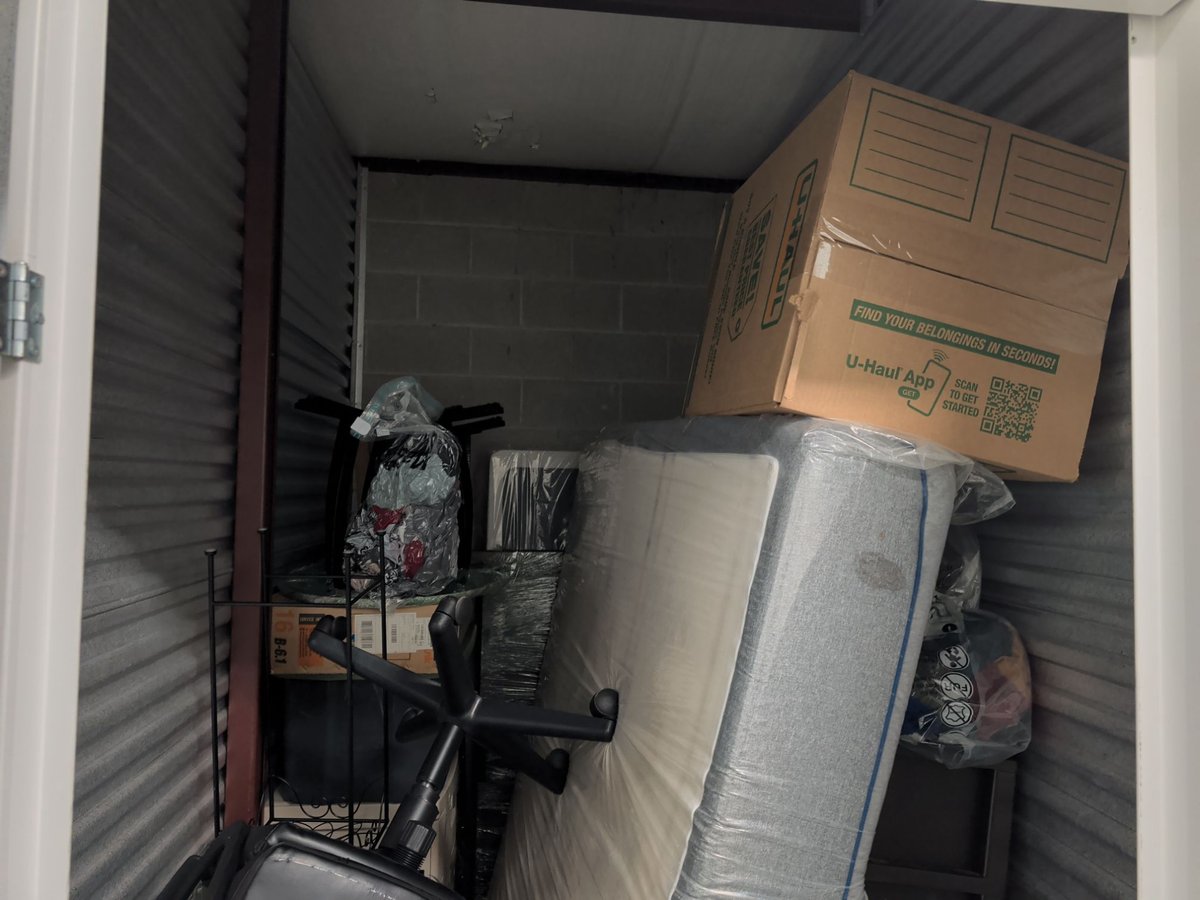 5 x 10 storage unit in Aurora, IL