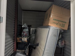 5 x 10 storage unit in Aurora, IL