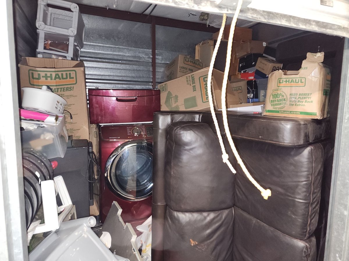 10 x 10 storage unit in Aurora, IL