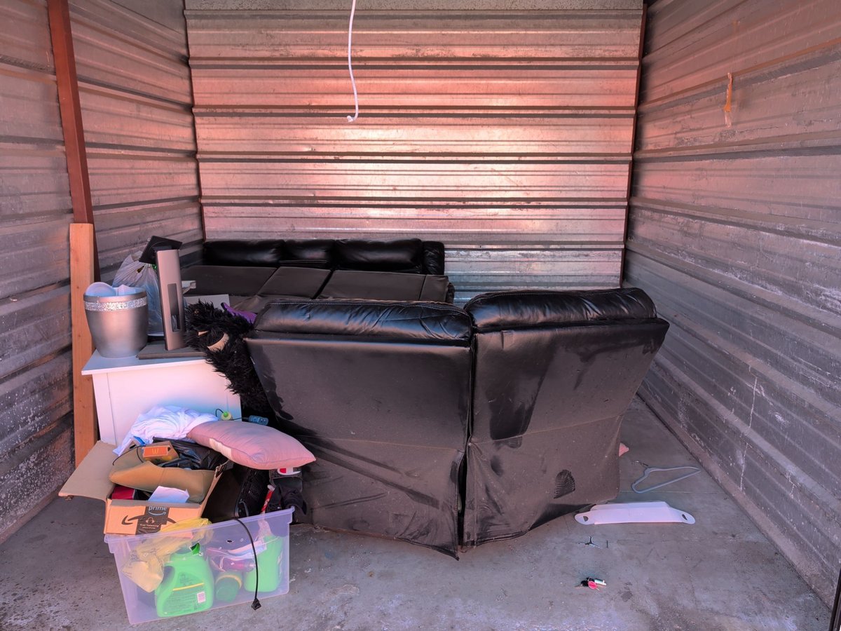 10 x 10 storage unit in Aurora, IL