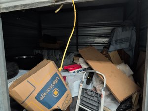 10 x 10 storage unit in Aurora, IL
