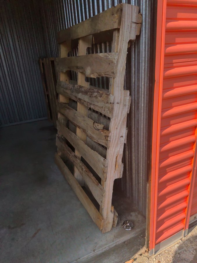 5 x 10 storage unit in Manchester, NH