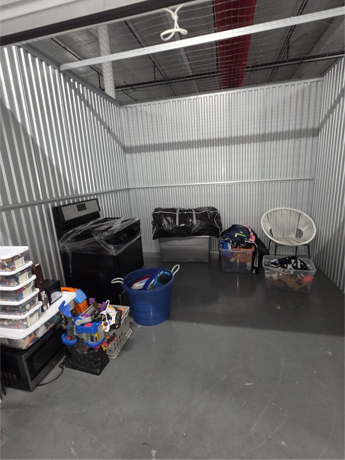 10 x 10 storage unit in Steger, IL