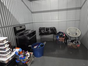 10 x 10 unit in Steger