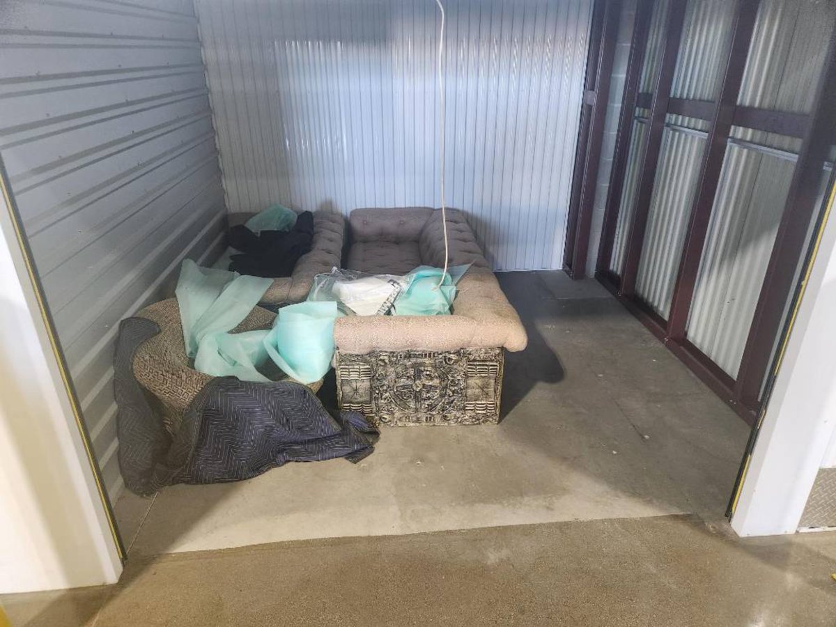 10 x 10 storage unit in Franklin, WI