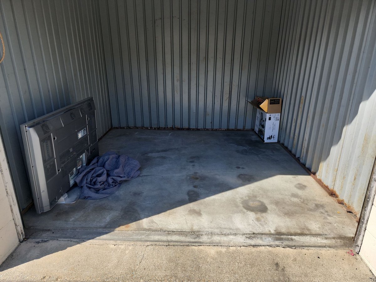 10 x 10 storage unit in Warwick, RI