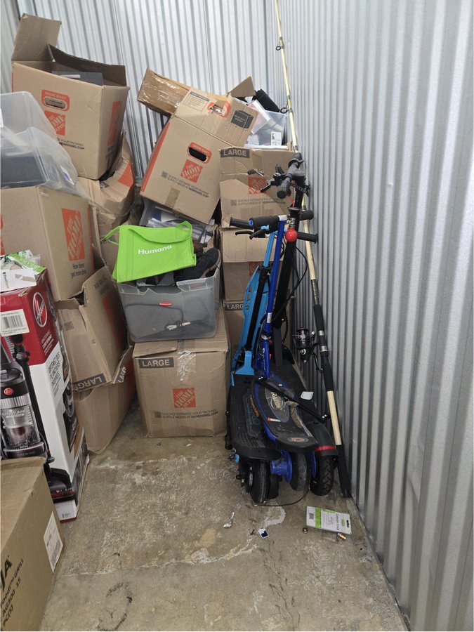 5 x 10 storage unit in Pompano Beach, FL