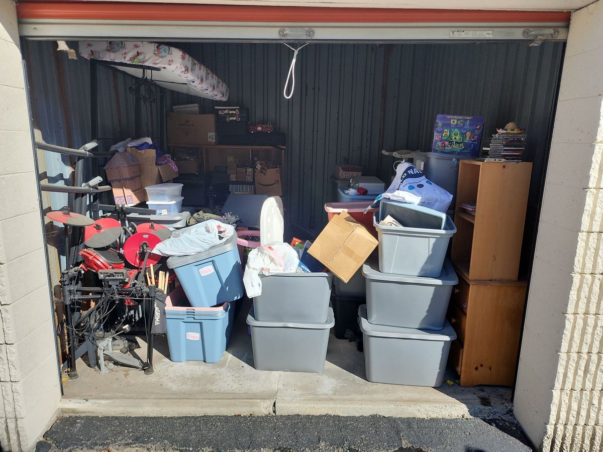 10 x 10 storage unit in North Providence, RI