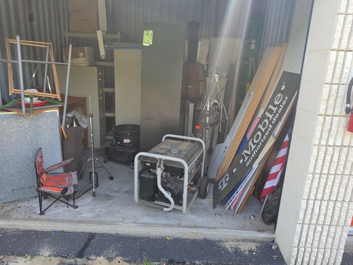 10 x 10 storage unit in North Providence, RI