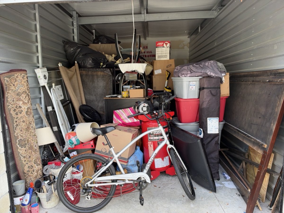 10 x 20 storage unit in Ocala, FL
