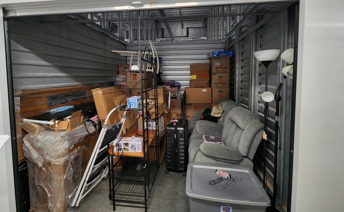 10 x 10 storage unit in Middleburg, FL