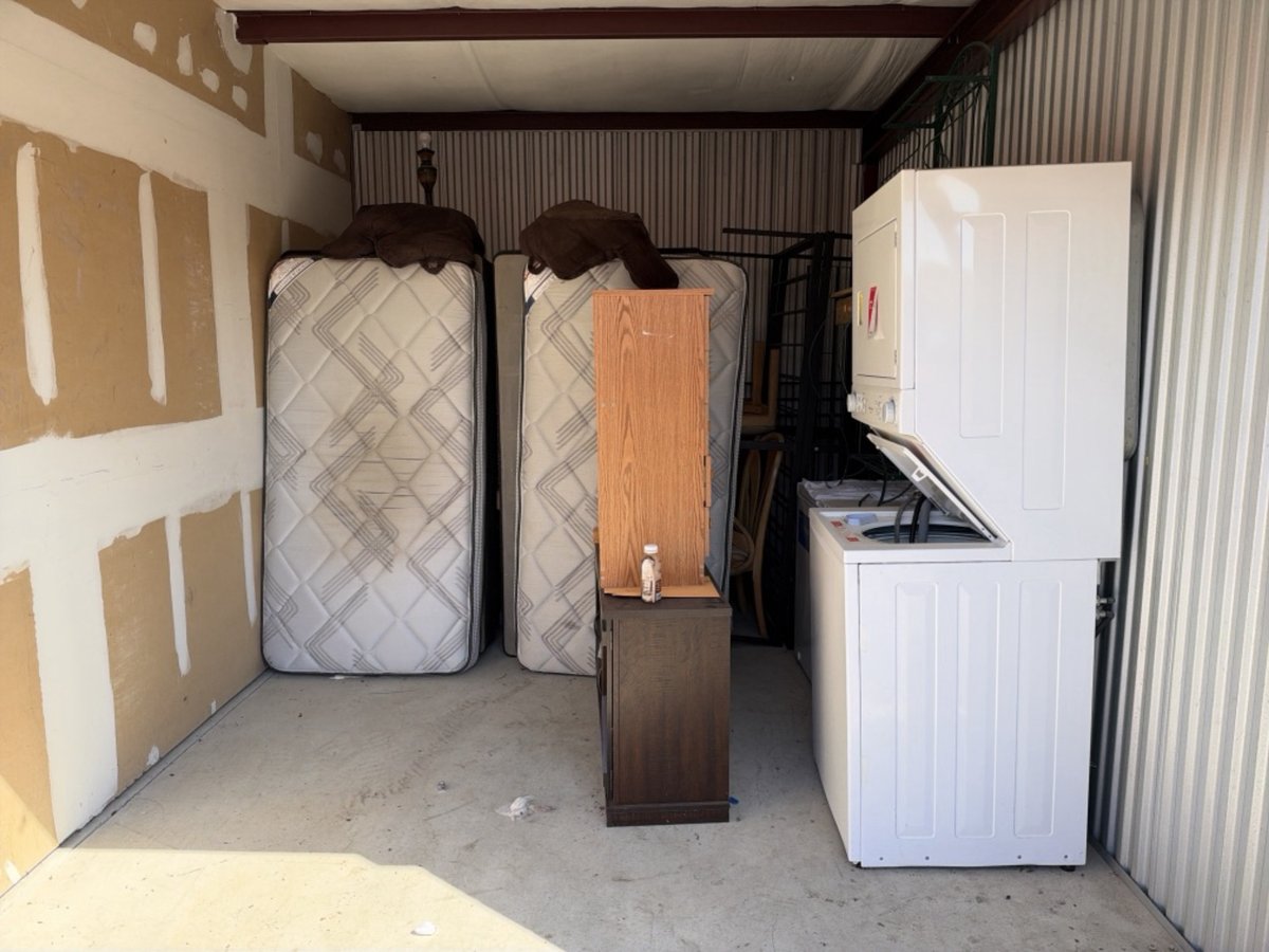 10 x 15 storage unit in Ocala, FL