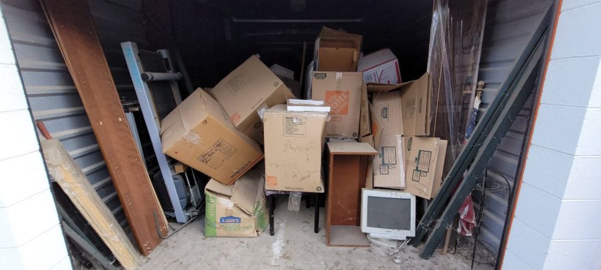 10 x 30 storage unit in Chantilly, VA