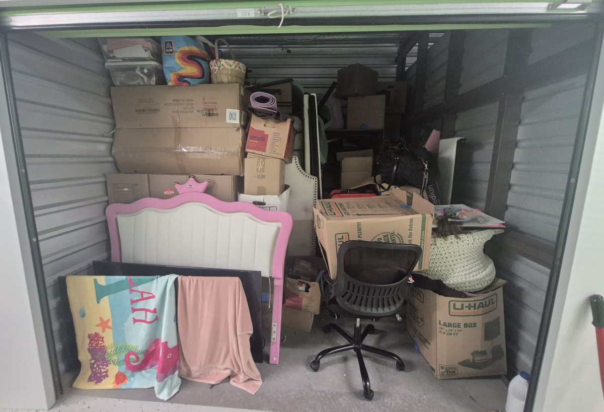 10 x 10 storage unit in Colonial Heights, VA
