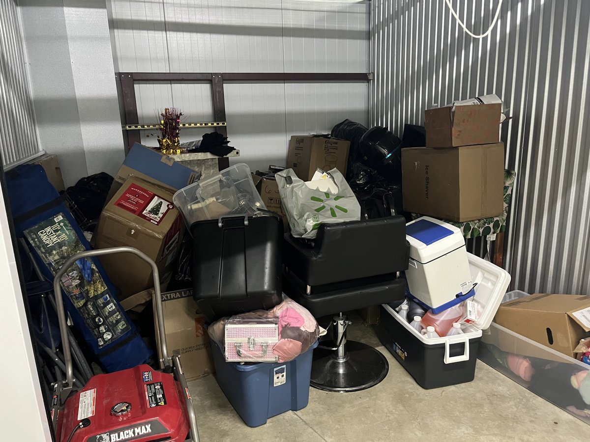 10 x 10 storage unit in Baltimore, MD