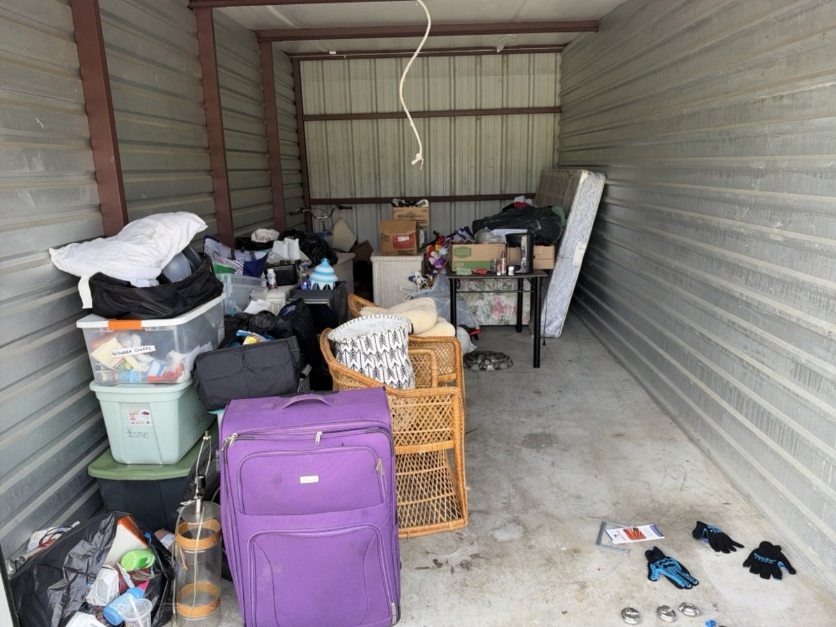 10 x 20 storage unit in Ocala, FL