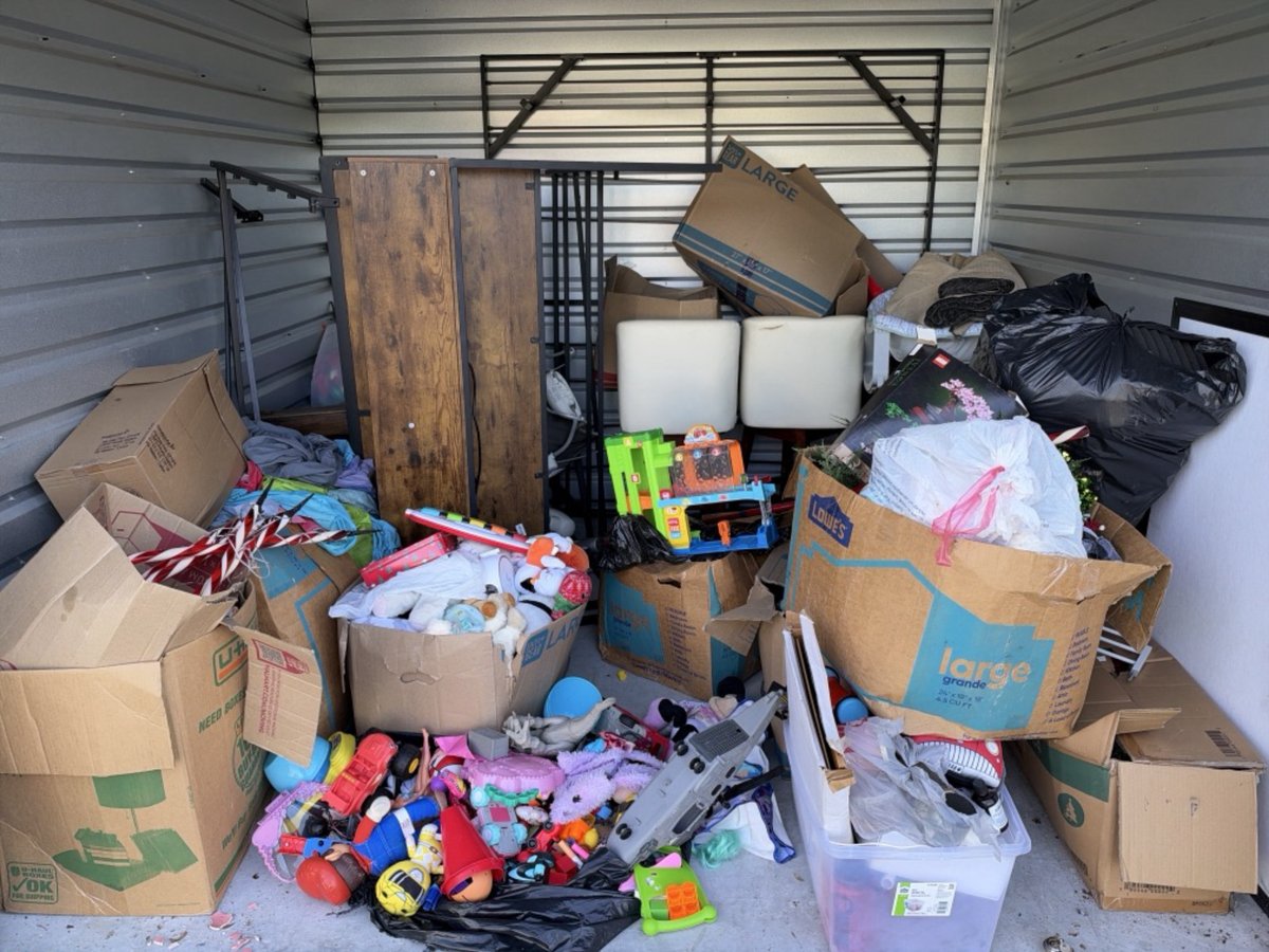 10 x 10 storage unit in Ocala, FL