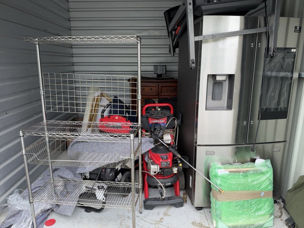 10 x 10 storage unit in Ocala, FL