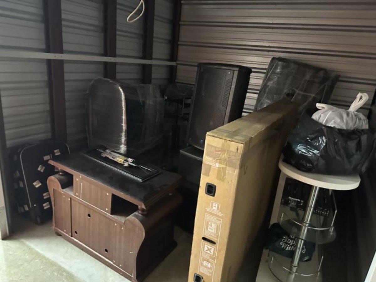 10 x 10 storage unit in Brooklyn, NY
