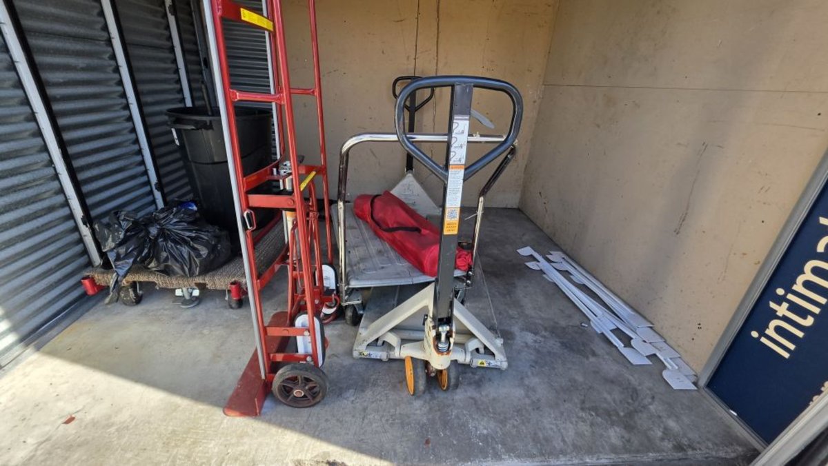 10 x 10 storage unit in Miami, FL