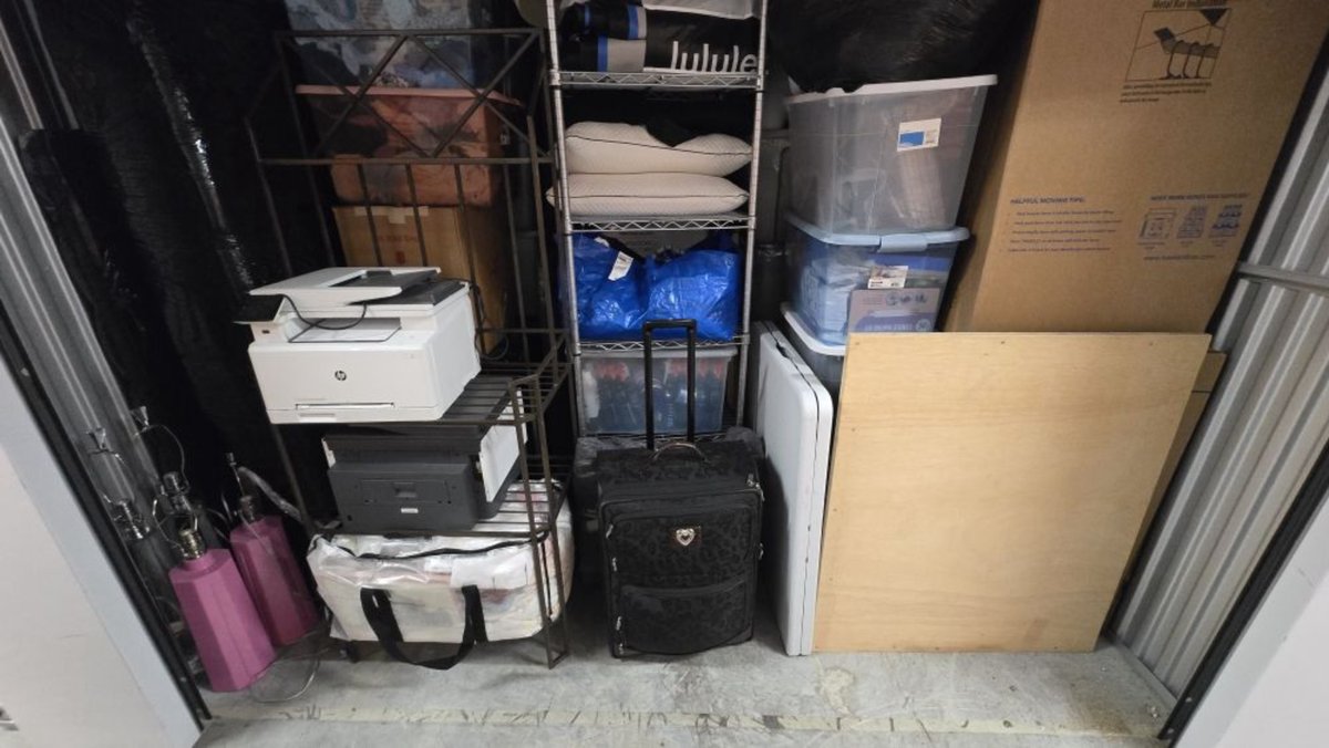 10 x 10 storage unit in Aventura, FL