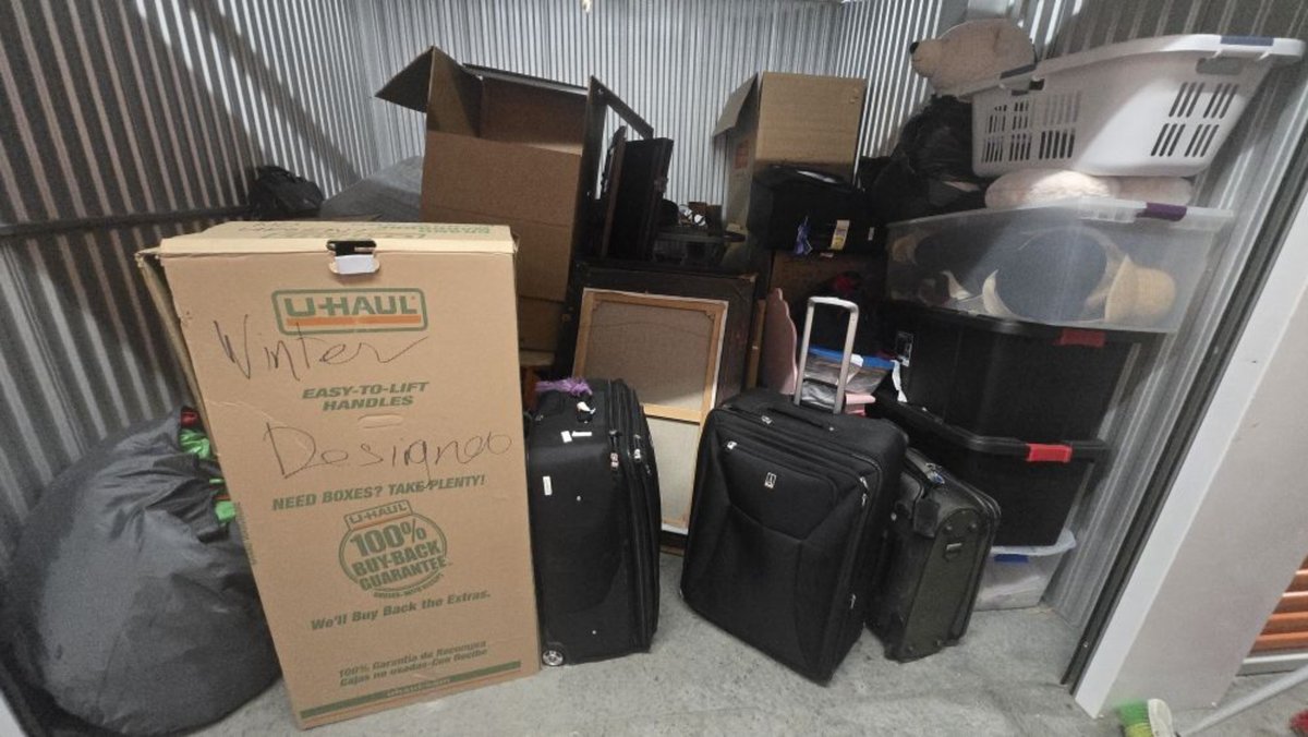 10 x 10 storage unit in Aventura, FL