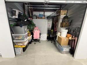 10 x 10 storage unit in Acworth, GA