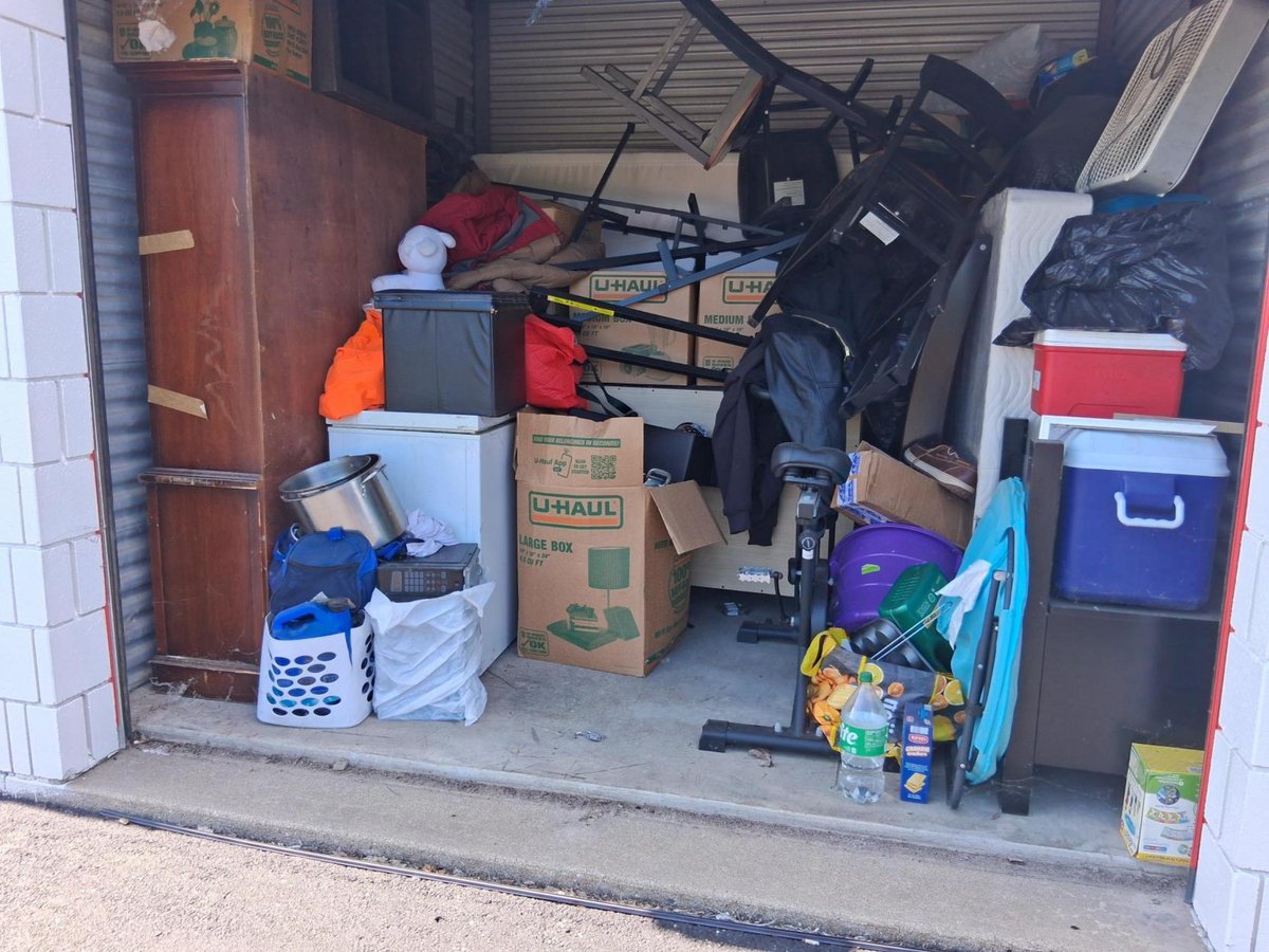 10 x 10 storage unit in Zion, IL