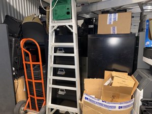 10 x 10 storage unit in Chantilly, VA