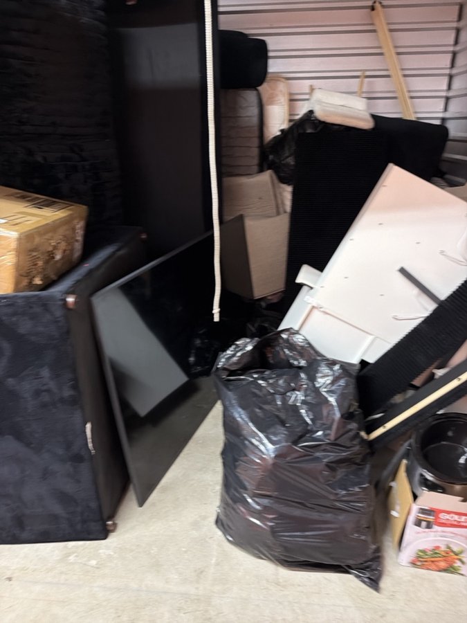 10 x 10 storage unit in Troy, MI