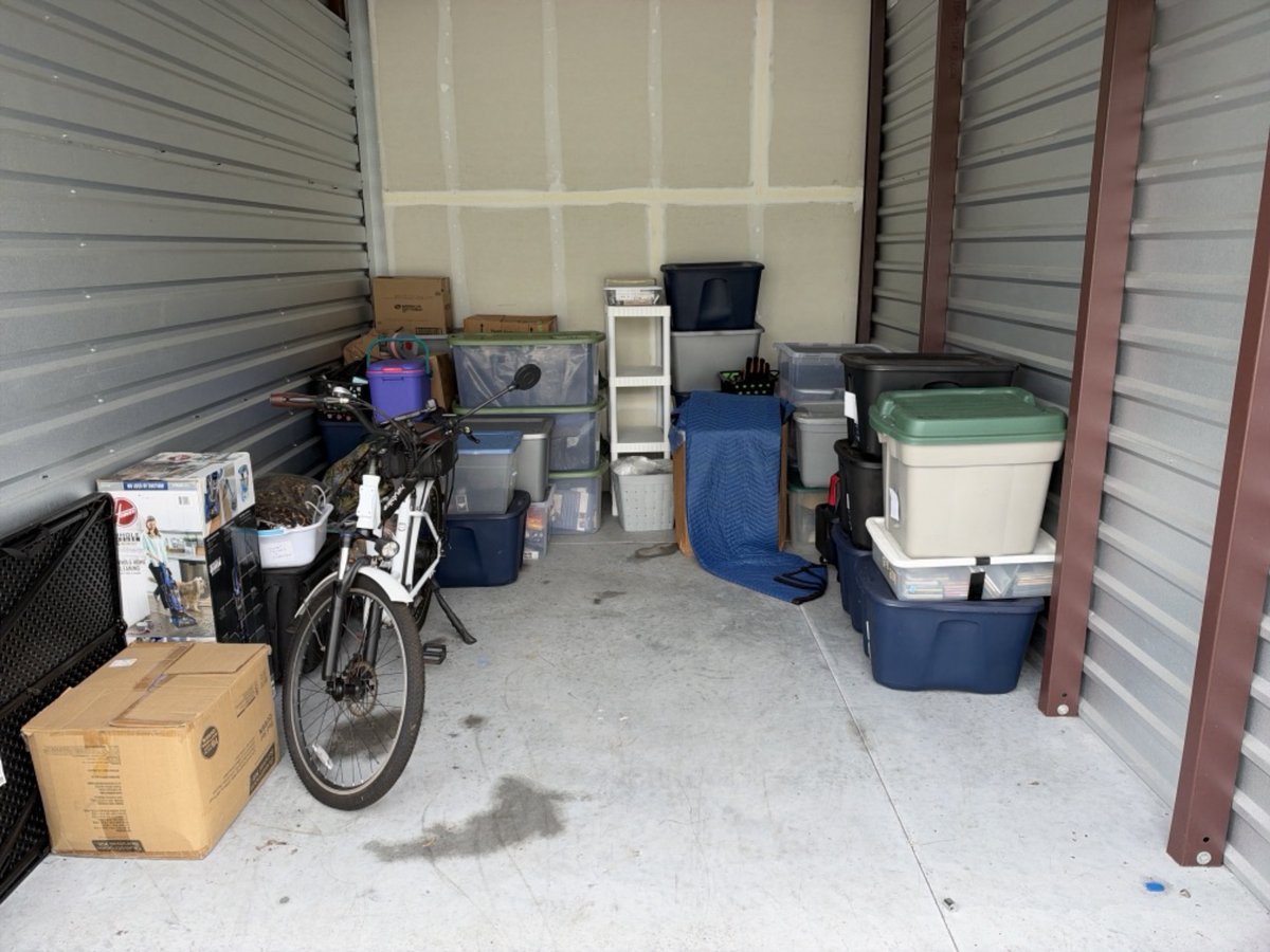 10 x 15 storage unit in Ocala, FL