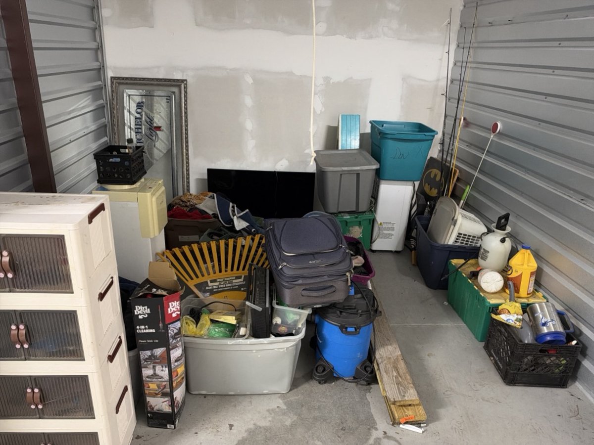10 x 10 storage unit in Ocklawaha, FL