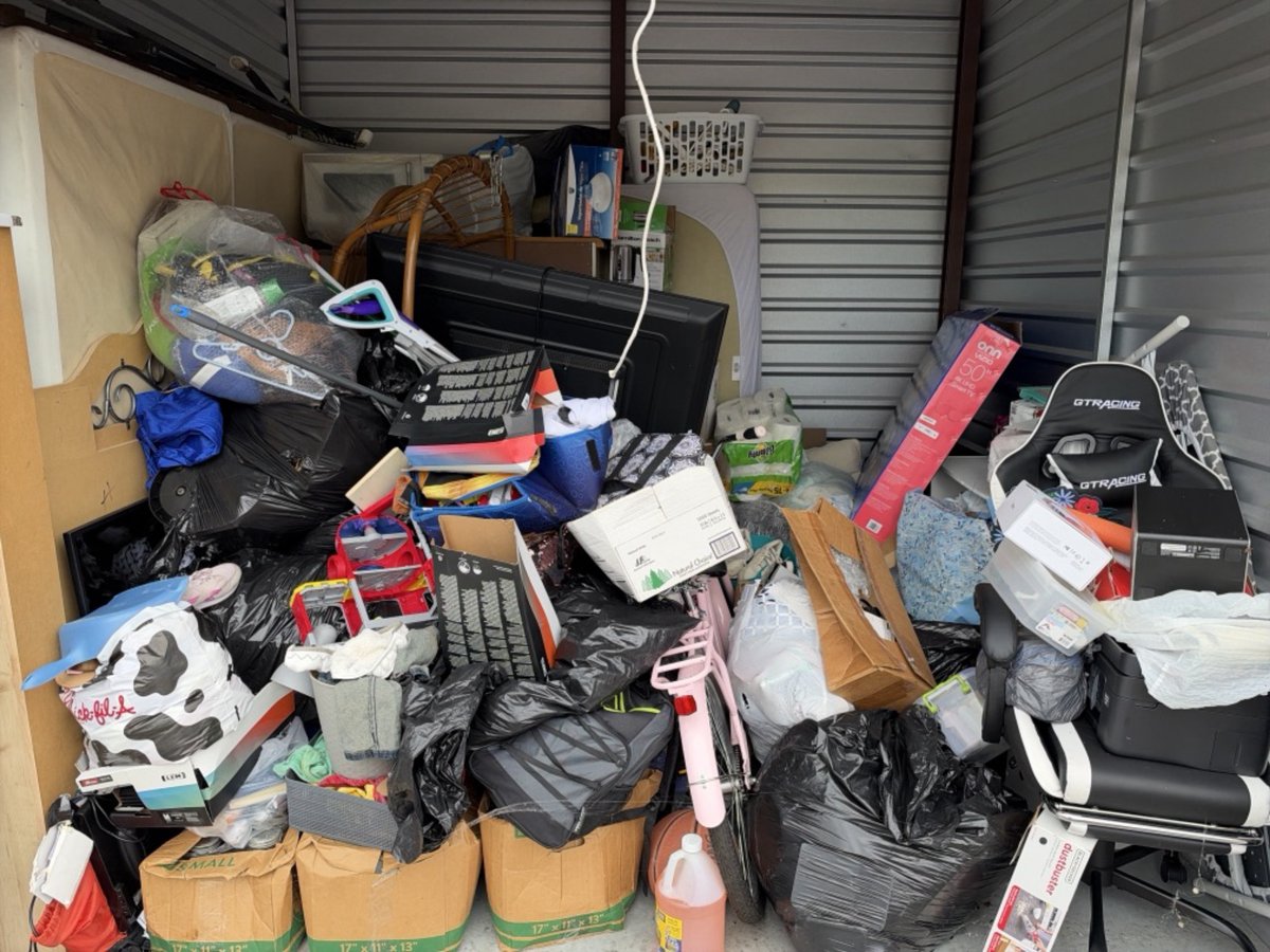 10 x 10 storage unit in Ocala, FL