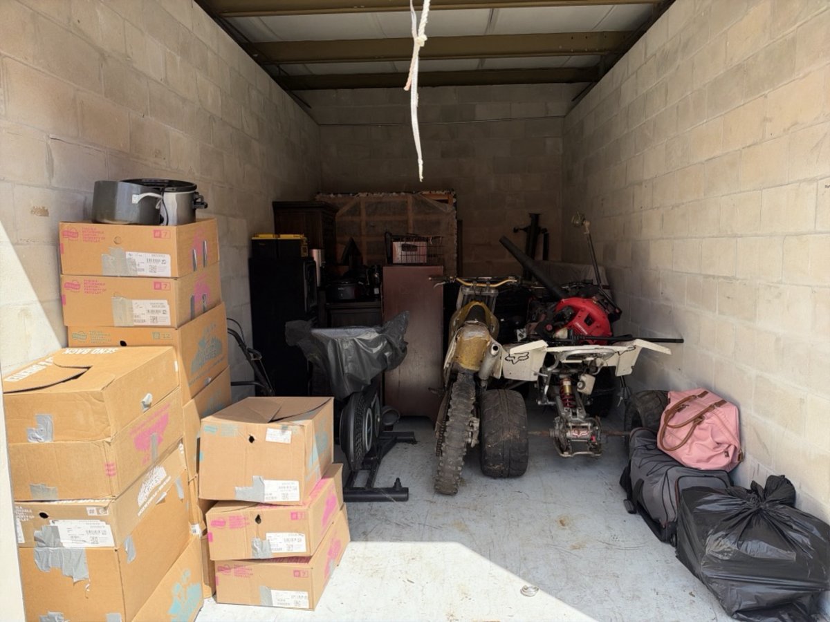 10 x 20 storage unit in Ocala, FL