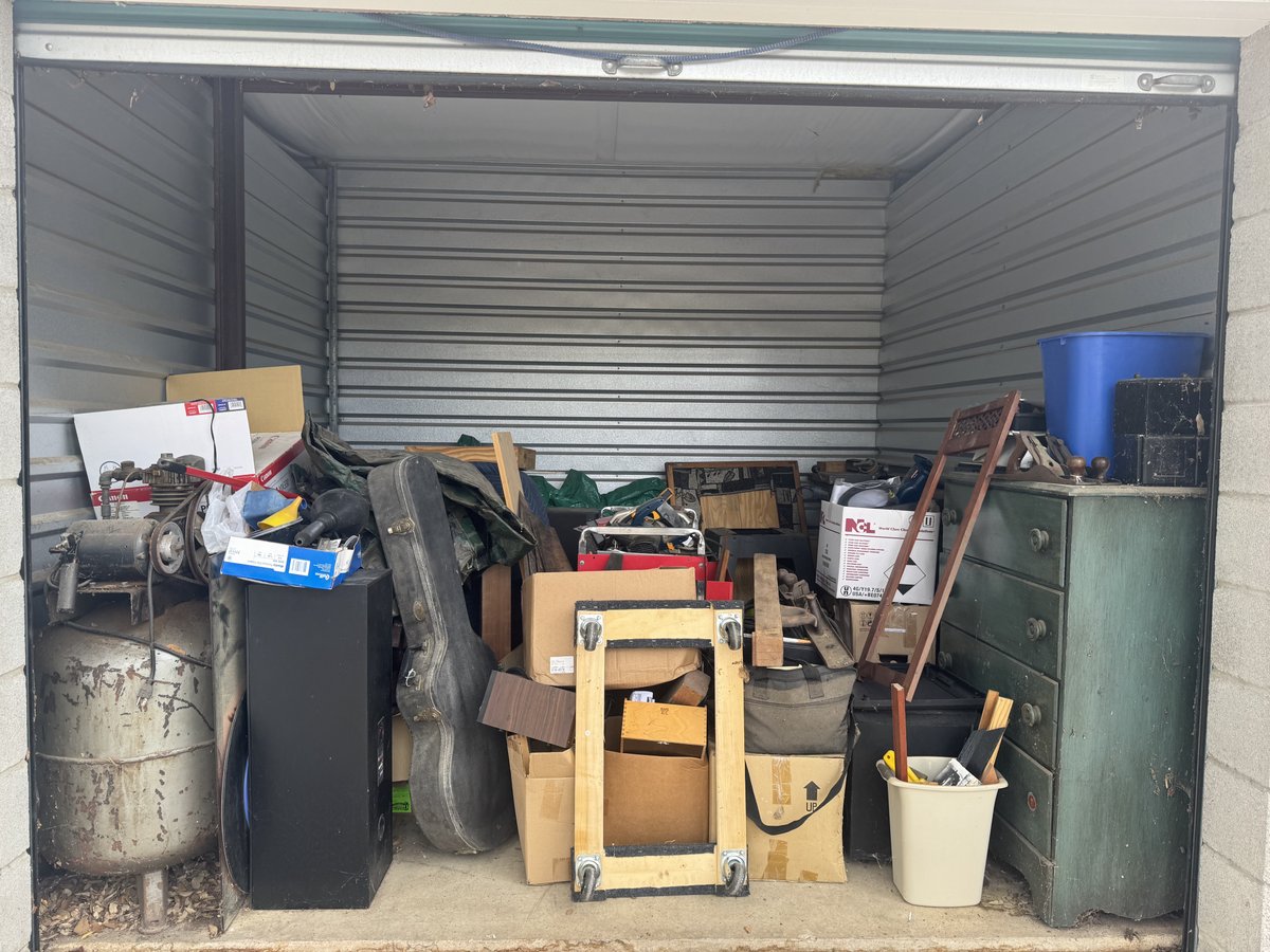 10 x 10 storage unit in Helotes, TX