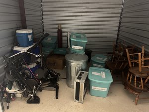 10 x 10 storage unit in Helotes, TX