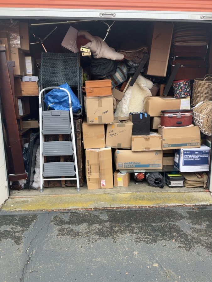 10 x 10 storage unit in Lake Oswego, OR
