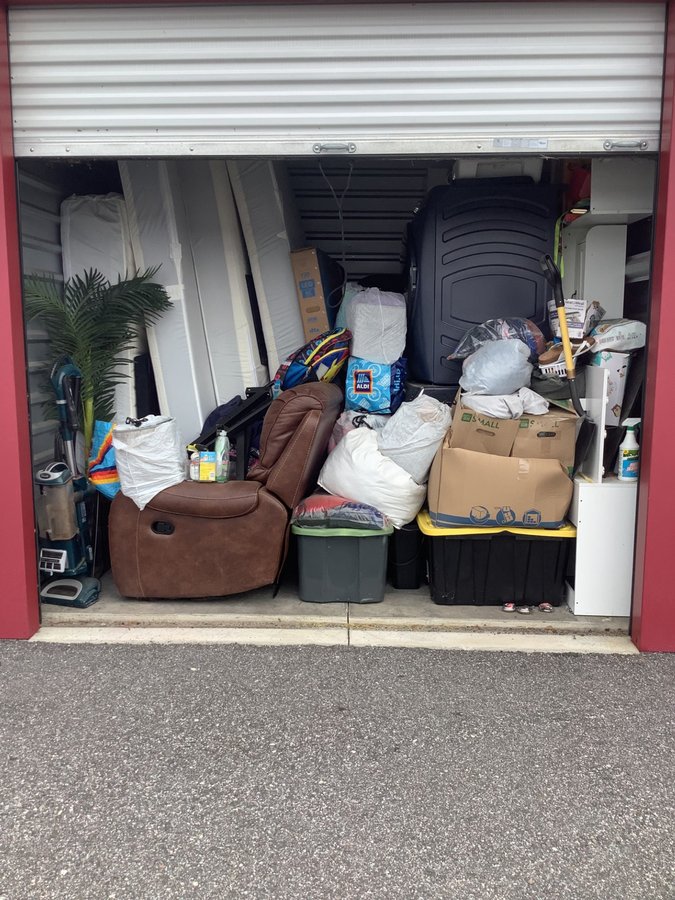 10 x 10 storage unit in Jacksonville, FL