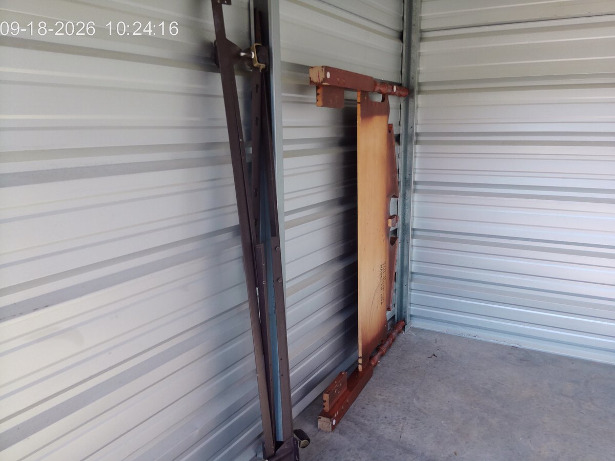 10 x 10 storage unit in Clarksville, TN