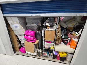 10 x 10 storage unit in Chicago, IL