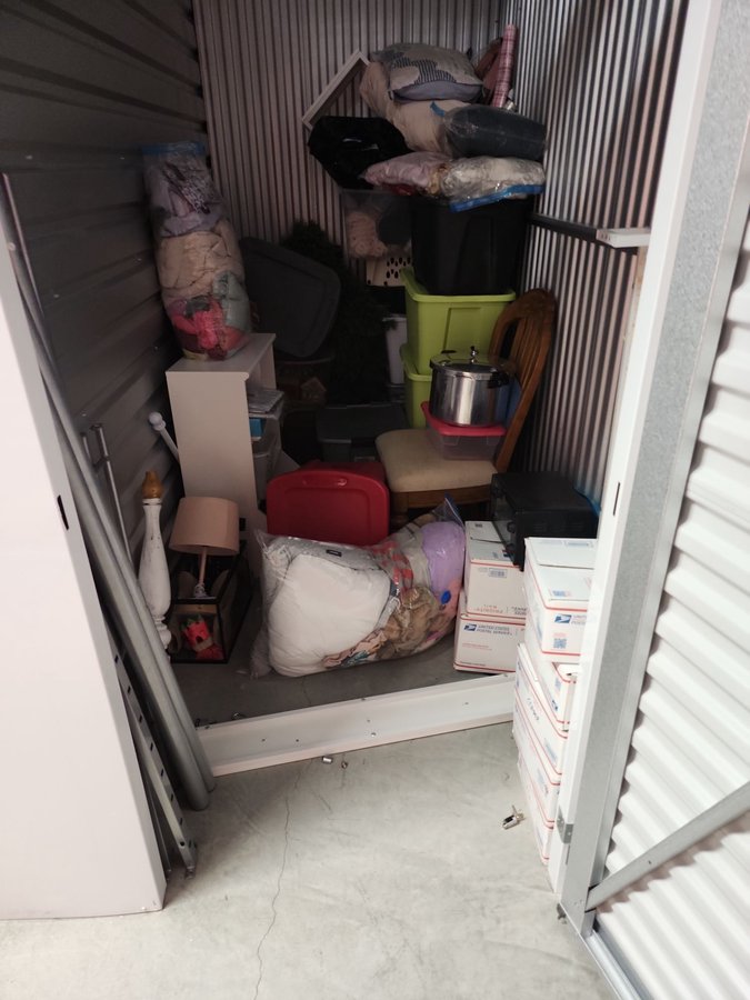 5 x 10 storage unit in Johnston, RI